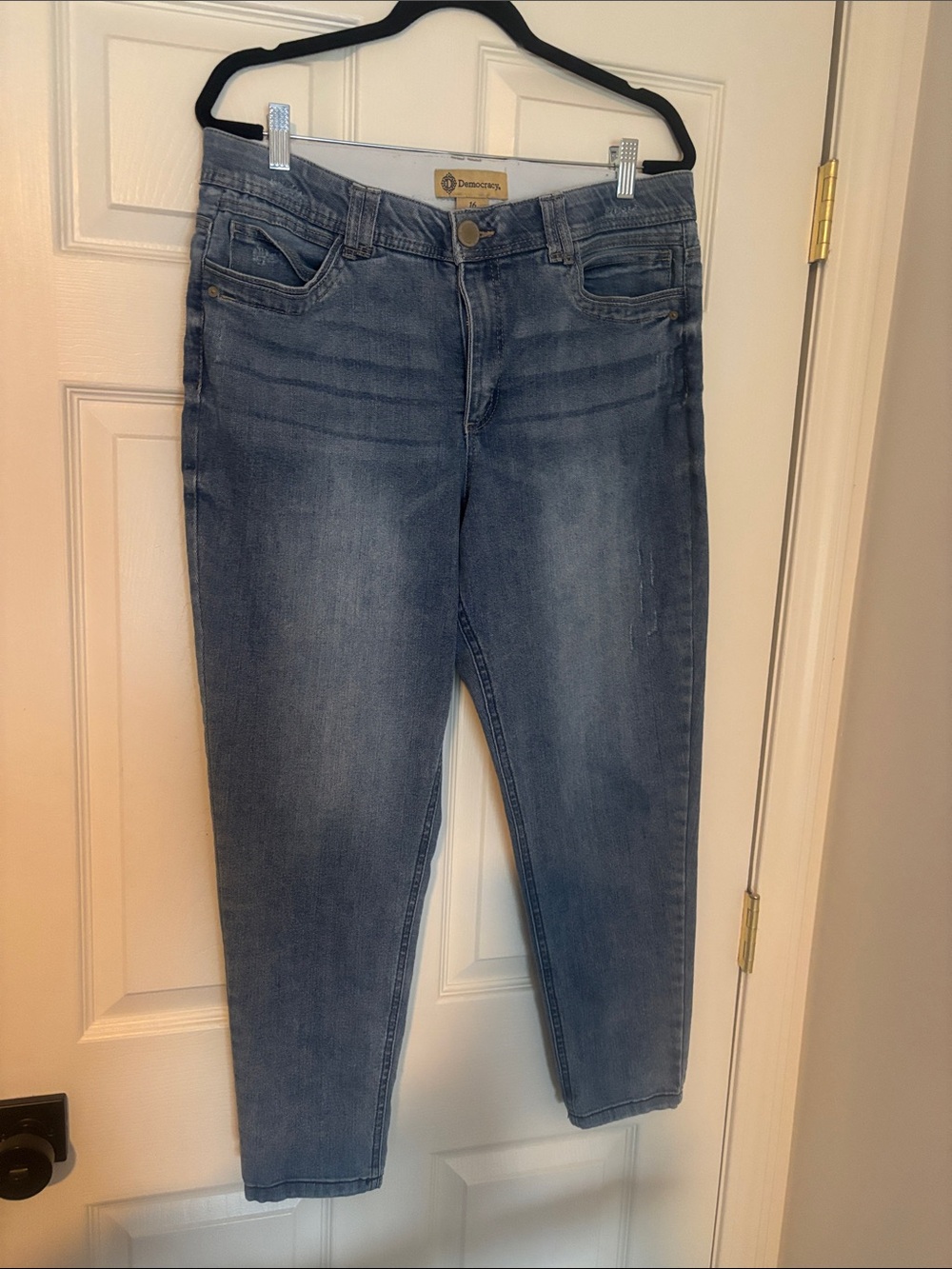 Democracy Cropped Ankle Skinny Jeans in Faded Blue